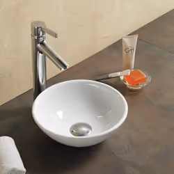 Description générale La petite vasque lave-main ronde Olys est idéale pour les petites salles de bain modernes ou les toilett ...