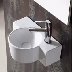 Le Lave main original Pool s'intégrera facilement dans les espaces réduits. Le petit lavabo en céramique blanc pourra être su ...