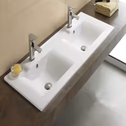 Notre Lavabo double vasque City en céramique blanc brillant s'encastre sur un meuble suspendu 120 cm ou sur un plan préalable ...