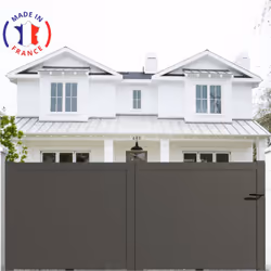 Caractéristiques du portail aluminium coulissant plein en kit Le portail aluminium coulissant plein coulisse manuellement ver ...
