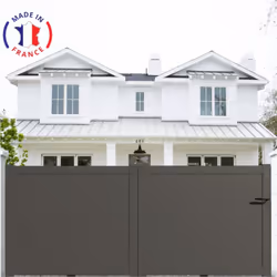 Caractéristiques du portail aluminium coulissant plein en kit Le portail aluminium coulissant plein coulisse manuellement ver ...