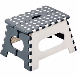 Marchepied pliant en plastique. pliable en un seul mouvement, pour un rangement et tranport facilité. L 35 x P 27 x H 22 cm.  ...