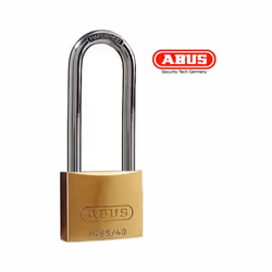 Fabriqué en laiton massif, ce petit cadenas Abus est le plus polyvalent de la gamme Classik Laiton. Sa haute anse en acier cé ...