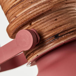 Lampe à poser - BRILLIANT - Erena - 52cm - Rouge métal-bois - 1x A60 E27 40W