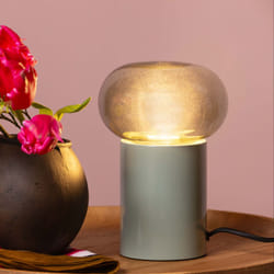 Brilliant - Lampe de table brillante Knut avec verre fumé, hauteur 22 cm, E27, verte