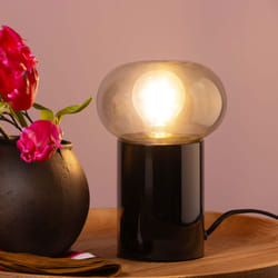Brilliant - Lampe de table brillante Knut avec verre fumé, hauteur 22 cm, E27, noir mat
