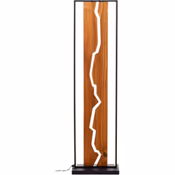 Plongez vos pièces dans une lumière chaleureuse et rustique avec notre charmant lampadaire de style champêtre. Le bois dégage ...