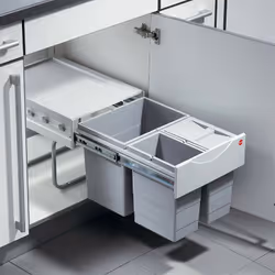 Description générale La poubelle de cuisine encastrable Hailo AS Raumspar Tandem 35L est conçue pour optimiser l'espace de vo ...
