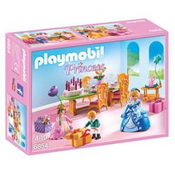 Playmobil Princess La table respire la fête avec ce superbe gâteau d'anniversaire. Tous les convives ont des petits cadeaux.