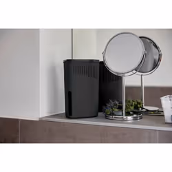 Découvrez le déshumidificateur design Drop de WENKO en noir, l'absorbeur d'humidité idéal pour créer un climat intérieur agré ...