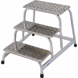 Type de produit = marchepieds de montage en aluminium. Profondeur marches = 240 mm. Largeur marches = 520 mm. Accès = 1 côté. ...