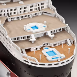 Revell Queen Mary 2 - Vue supplémentaire 5