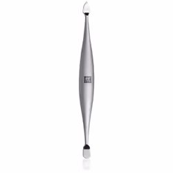 Pour être belle jusqu'au bout des doigts. L'instrument de manucure 2 en 1 Zwillling Premium Instrument 2 En 1 est doté d'un c ...