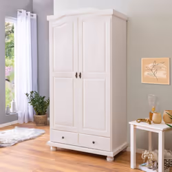 Avec ses lignes classiques, cette armoire très élégante ajoutera une touche de charme supplémentaire à votre chambre et y cré ...