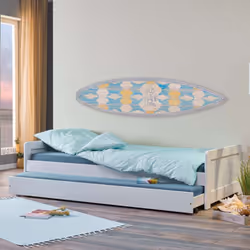 Ce lit gigogne en pin massif blanc sera parfait pour une chambre d'enfant. Pouvant recevoir deux personnes pour dormir, il es ...