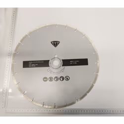 Description générale Lame de coupe diamantée segmentée professionnelle, idéale pour les travaux de taille-pierre avec la mach ...