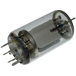 QQE 06 / 40 = SRS 4451 Tube électronique Double tétrode 600 V 100 mA Nombre de pôles: 7 Culot: septar Contenu 1 pc(s)
