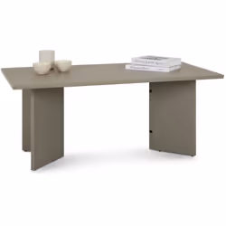 Table basse Mesa en pin massif Cette table basse en bois allie design contemporain et fonctionnalité . Conç ue en pin massif, ...