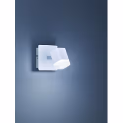 Le spot de plafond ROUBAIX par Trio Lighting est composé d'une plaque en métal finition blanc mat et d'un spot LED orientable ...