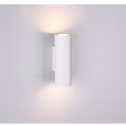 L'applique murale MARLEY par Trio Lighting est composée d'une structure cylindrique en métal blanc mat. Équipé d'un double bo ...