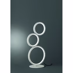 La lampe de table de la série RONDO par Trio Lighting est composée d'une structure en métal avec 3 diffuseurs en forme de cer ...