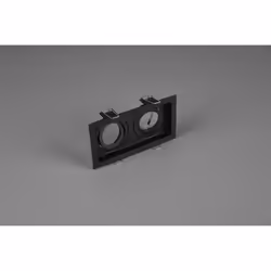 JURA by Trio Lighting est un spot rectangulaire à deux spots orientables en métal finition noir mat, conçu pour être installé ...