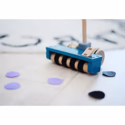 Small Foot Design Push-Along Toy Vacuum - Vue supplémentaire 10