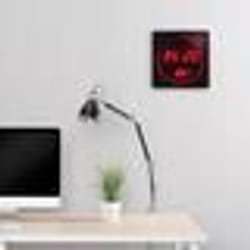 Horloge murale radio-pilotée à LED rouges et affichage de la température - LUNARTEC - Carré - Noir - Aluminium