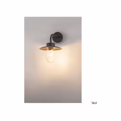 L’applique MOLAT est en aluminium laqué et verre qui recouvre la douille E27 intégrée. La tête placée sur le bras courbé est ...
