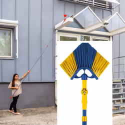 Balai télescopique de haute technologie avec une brosse tête de loup réglable en plastique. C'est un véritable génie du netto ...