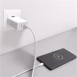 Goobay 57749 chargeur d'appareils mobiles Écouteurs, Smartphone, Tablette Blanc Secteur Charge rapide Intérieure