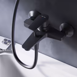 Robinet de baignoire avec bec de 17,5 cm de long. Livré complet avec des raccords en S et des supports pour une installation ...