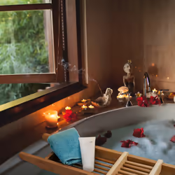 Relaxdays Pont de baignoire, en bambou, H x L x P : env. 6,5 x 69 x 14 cm, pour la salle bain, nature