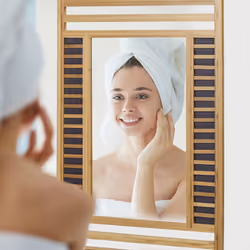 Relaxdays - Miroir mural avec cadre en bambou, h x l x p : 70 x 50 x 2 cm, pour la salle de bain, nature