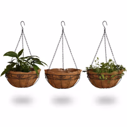 Description générale Ce lot de 3 pots de fleurs suspendus allie élégance et fonctionnalité avec leur structure en métal et le ...