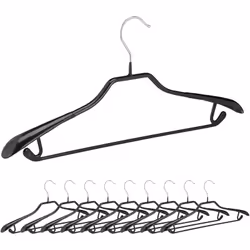 Ces cintres sont parfaitement adaptés pour suspendre des vestes et pantalons de costume. Le revêtement évite que vos vêtement ...