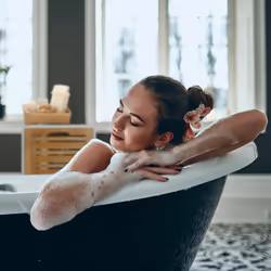 Armoire de salle de bain commode salle de bain bambou meuble rangement tiroir HxlxP: 83 x 40 x 30 cm, blanc - Relaxdays