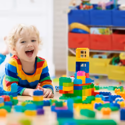 Tagère enfants tiroirs, 9 Boîtes de rangement jouets colorées, mdf, hlp : 62 x 63 x 28cm, blanc/multicolore - Relaxdays