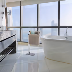 Porte-serviettes sur pied, Support pour serviettes de bain 2 barres chrome, 82 x 46 x 20 cm, chrome anthracite - Relaxdays