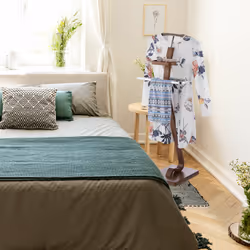 Valet de chambre, chevalet noyer, portant vêtements, valet de nuit, porte-vêtements 112 x 46,5 x 33 cm, brun - Relaxdays - Vue supplémentaire 5