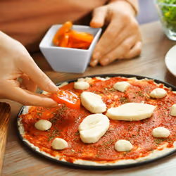 Relaxdays Plaque à pizzas, Lot de 2, Plat four perforé, Trous, Acier au carbone, Moule, Antiadhésif, Rond, ∅ 32 cm, gris - Vue supplémentaire 4