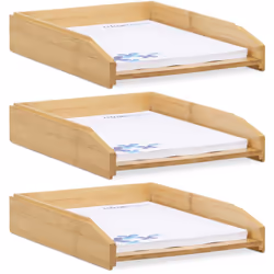 La corbeille à courrier pratique en bois empile les uns au dessus des autres les documents importants, les lettres et les fac ...