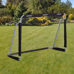 Vos enfants peuvent peaufiner leur technique de tir avec ce but de foot, s’entraîner pour de nouveaux gestes techniques et im ...