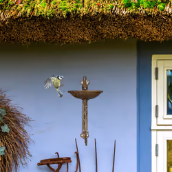 Relaxdays Bain d’oiseaux en fonte de fer, inscription WELCOME, décoration murale, pour le jardin, marron