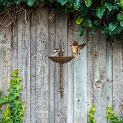 Relaxdays Bain d’oiseaux en fonte de fer, inscription WELCOME, décoration murale, pour le jardin, marron