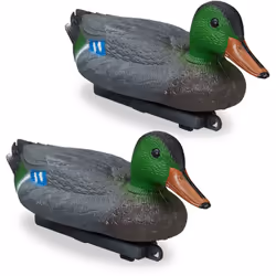 Enchantez une image vivante dans votre mare de jardin. Ce canard chic est une imitation réaliste et bien peinte. Le plumage e ...