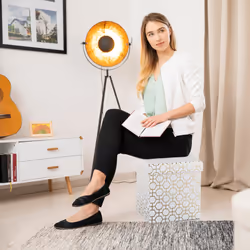 Tabouret pliable, siège rembourré avec couvercle, motif géométrique, rangement, 38x38x38 cm, blanc-doré - Relaxdays