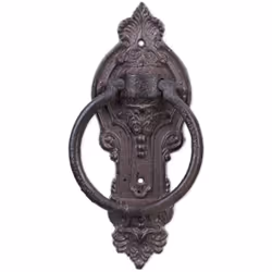 Si vous affectionnez un style rural détaillé ou un charme nostalgique, alors le heurtoir de porte est la décoration idéale, p ...