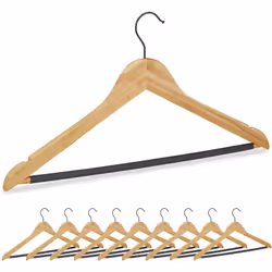 Ce set de cintres en bambou est idéal pour faire un peu de rangement dans votre armoire. La traverse est idéale pour les pant ...