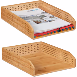 La corbeille à courrier pratique en bois empile les uns au-dessus des autres les documents importants, les lettres et les fac ...